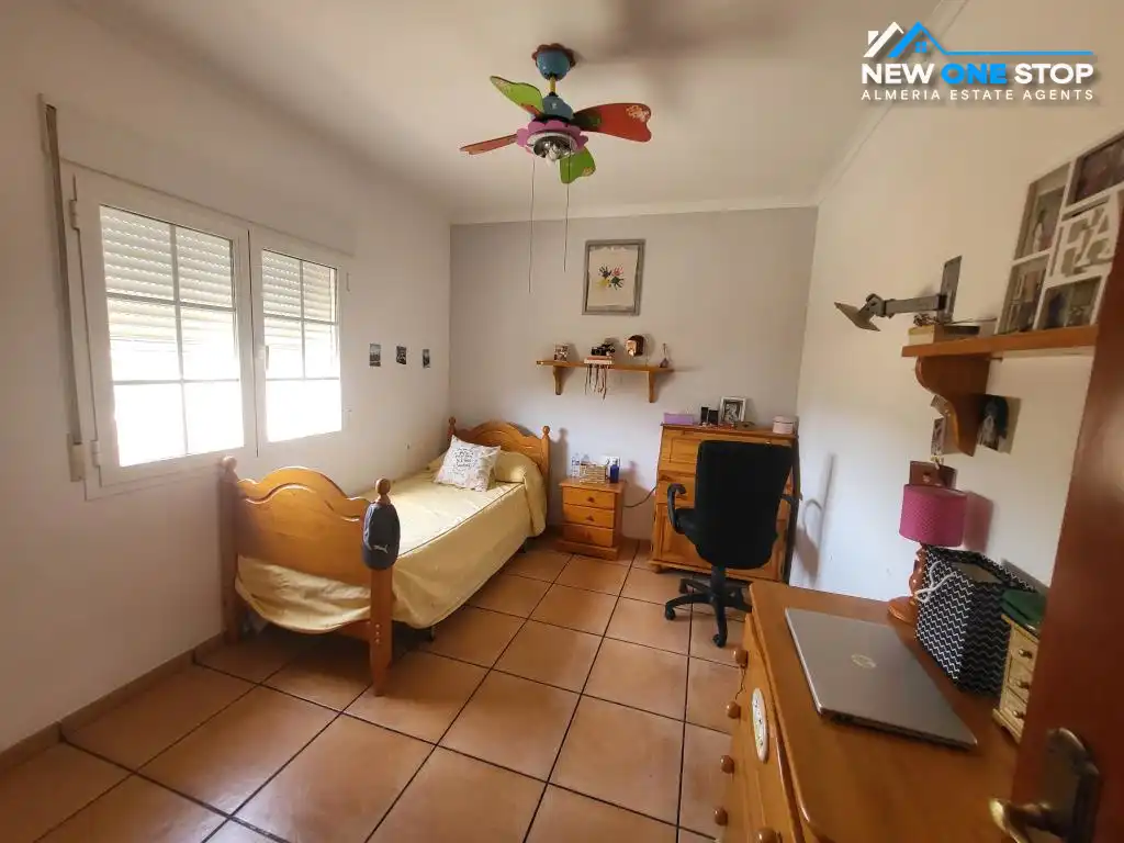 Dormitori de Casa adosada en venda en Cuevas del Almanzora amb Aire condicionat, Calefacció i Jardí privat