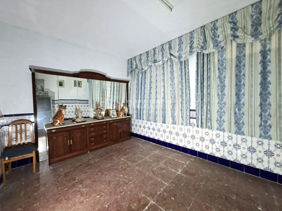 Dormitori de Casa adosada en venda en Guadix amb Balcó