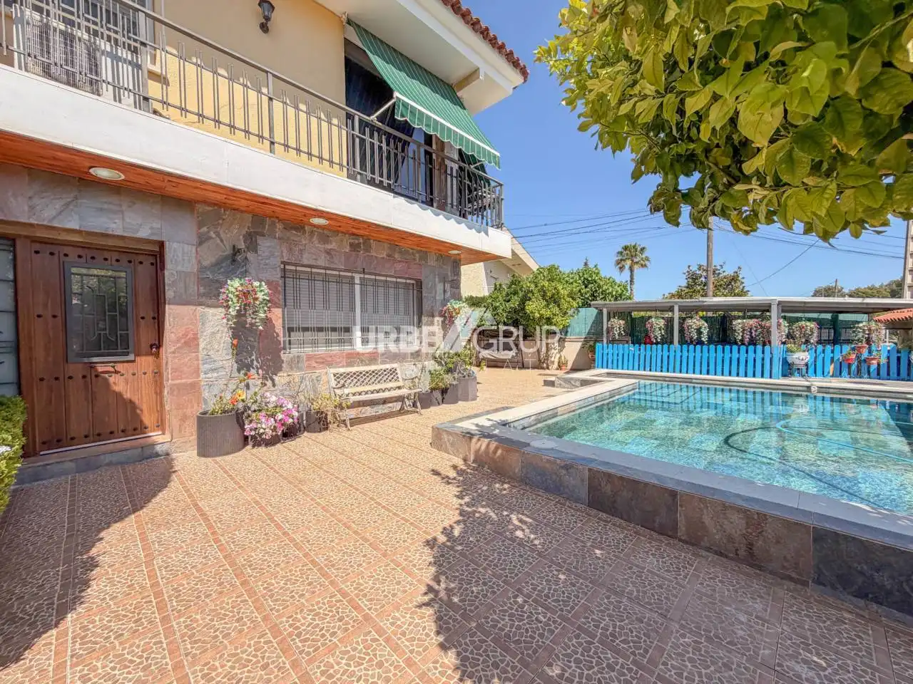 Exterior view of Detached homes for sale in Abrera  with Air Conditioner, Heating and Private garden
