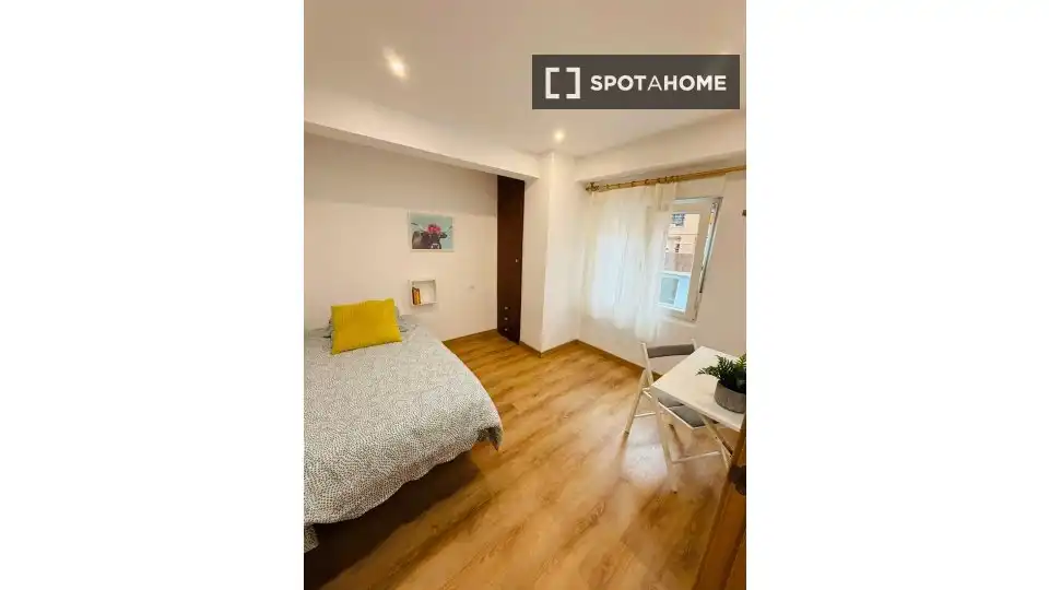 Bedroom of Flat for share in Santander  with Air Conditioner, Heating and Terrace