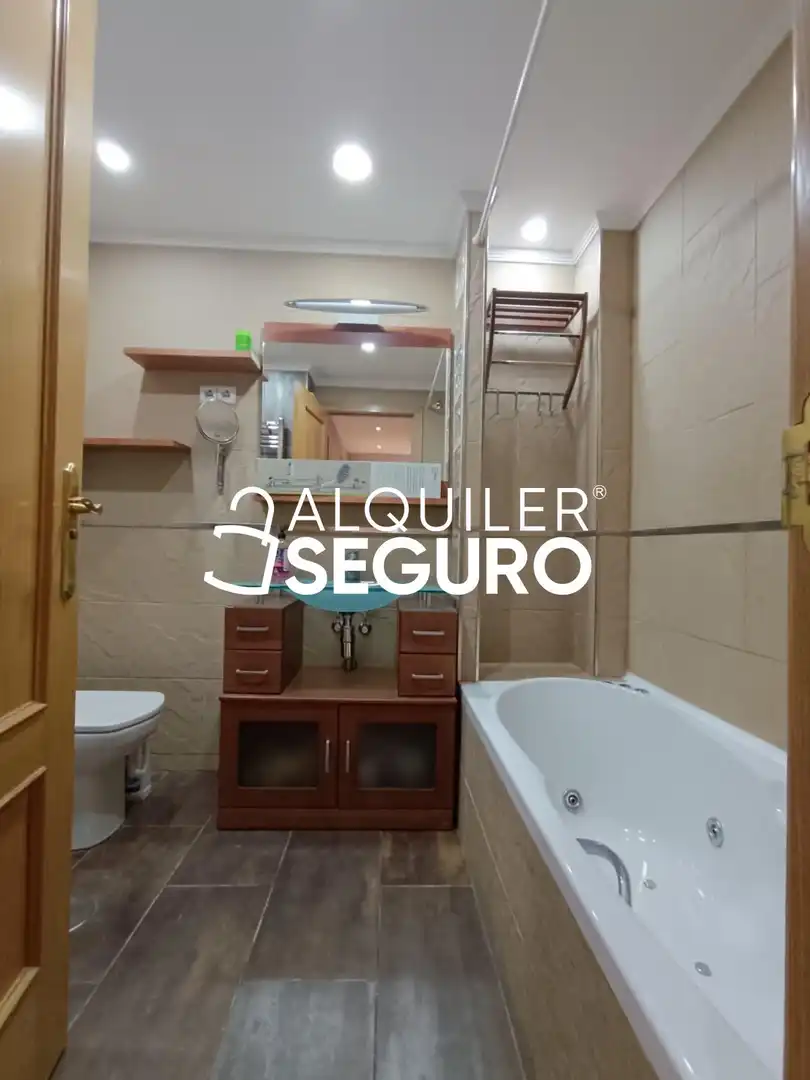 Bathroom of Flat for rent in Leganés  with Air Conditioner, Heating and Terrace
