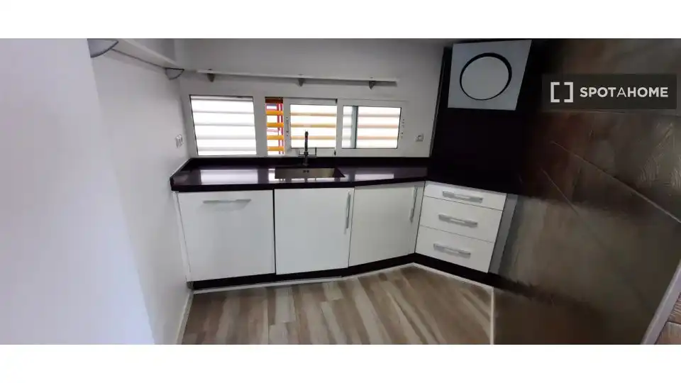 Kitchen of Flat for rent in Valencia  with Air Conditioner, Heating and Furnished