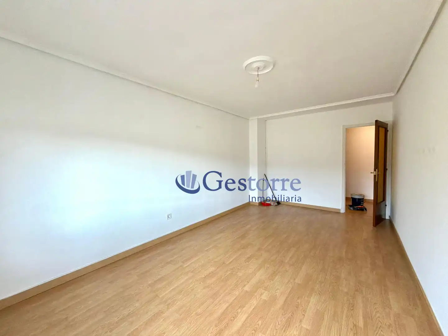 Flat for rent in Oviedo - CL VICTOR HEVIA, Vallobín