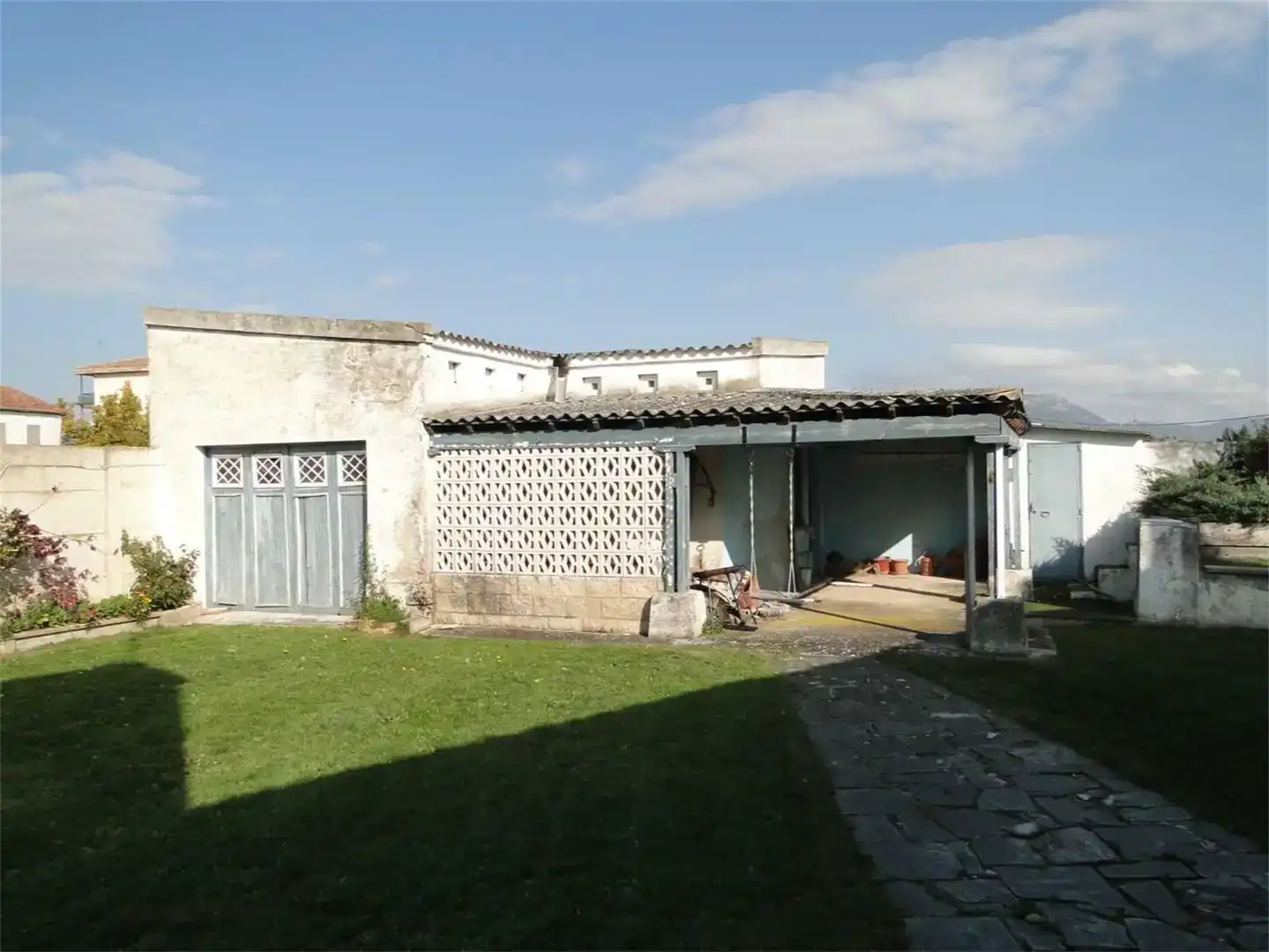 Vista exterior de Casa o xalet en venda en Haro amb Jardí privat, Piscina i Balcó