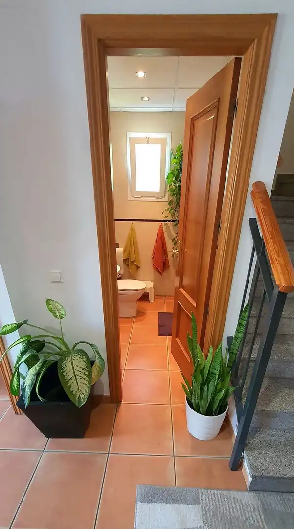 Baño de Casa adosada en venta en Fuengirola con Jardín privado, Piscina y Amueblado