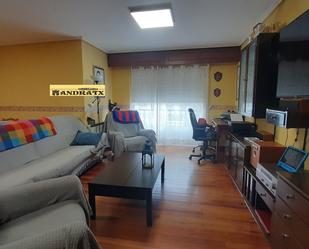 Sala d'estar de Pis en venda en Ferrol amb Calefacció i Moblat