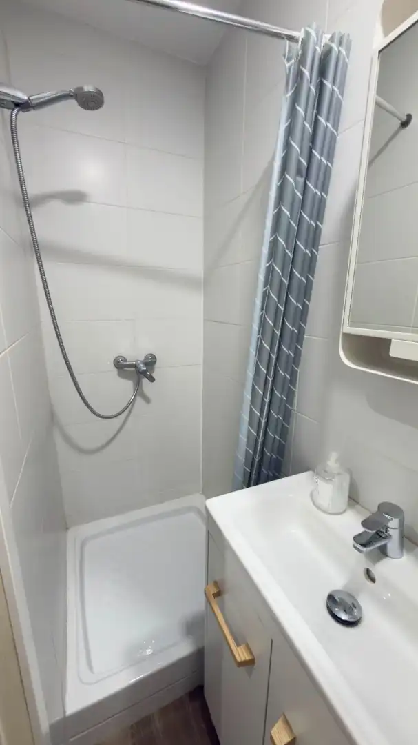 Baño de Piso de alquiler en Granada con Aire acondicionado, Amueblado y Lavadora