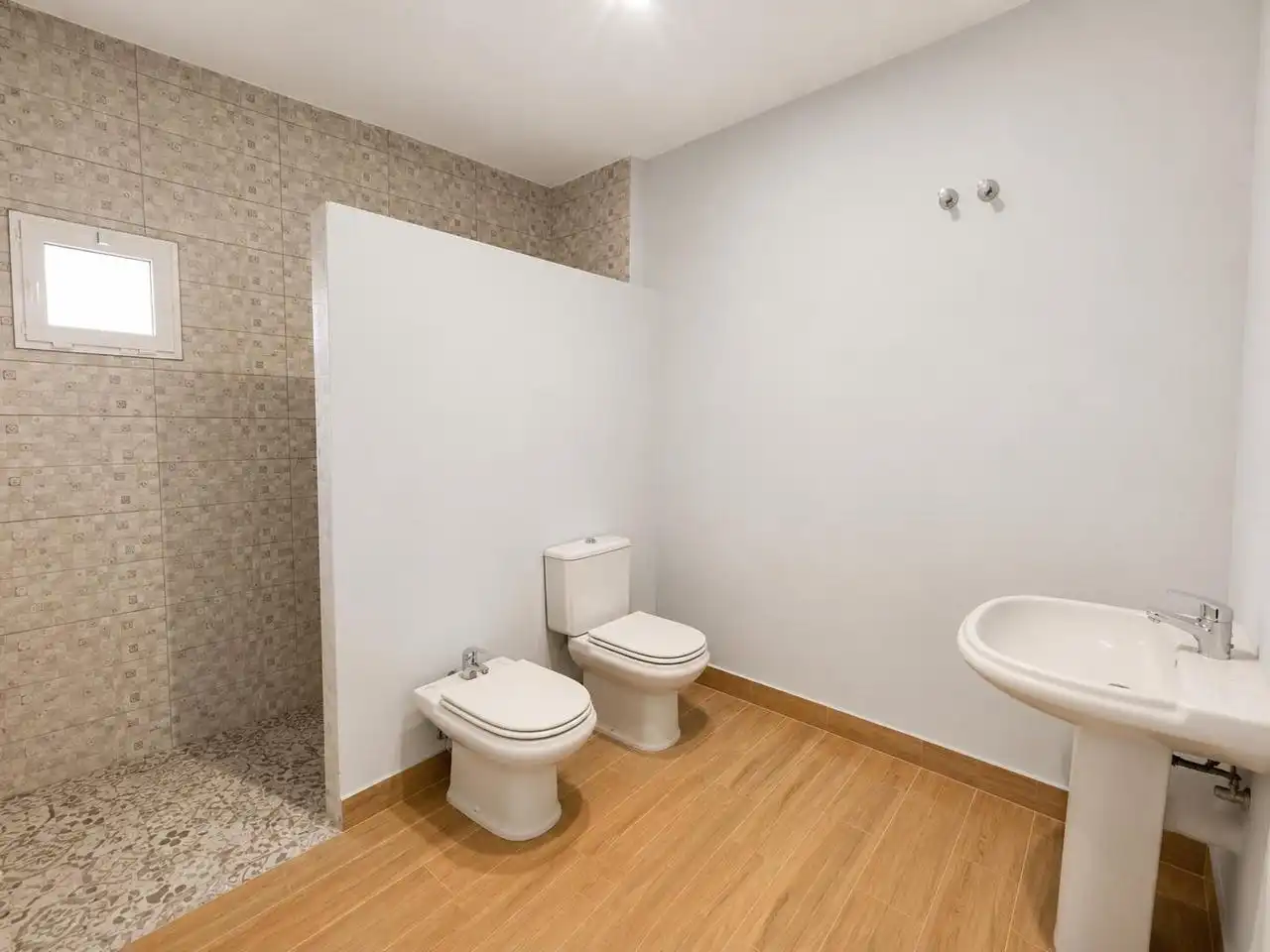 Baño de Finca rústica en venta en Arroyo de San Serván