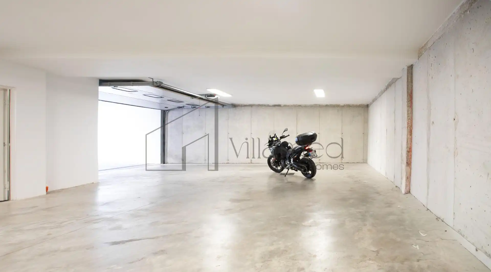 Parking de Casa o chalet en venta en L'Eliana con Aire acondicionado, Calefacción y Jardín privado