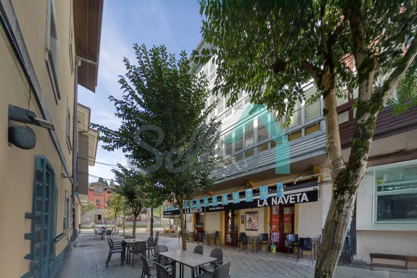 Außenansicht von Gebäude zum Verkauf in Nava