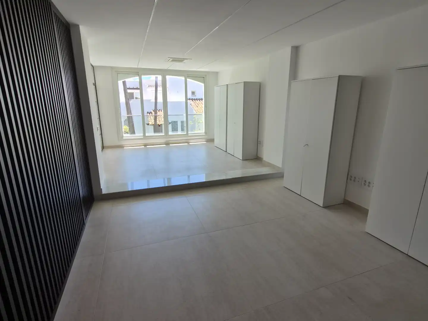 Sala d'estar de Local de lloguer en Marbella amb Aire condicionat, Calefacció i Moblat