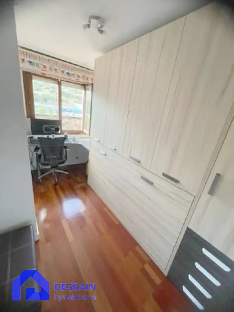 Ático en venta en Oviedo  con Calefacción, Parquet y Terraza