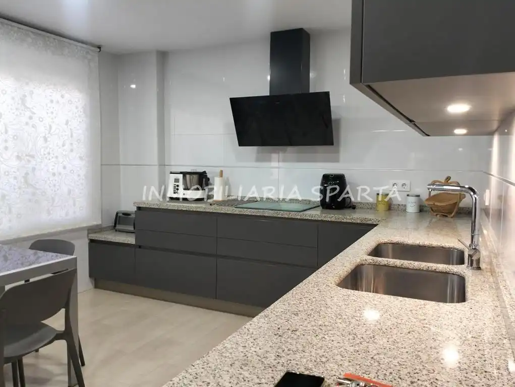Cocina de Casa adosada en venta en Coria del Río con Aire acondicionado, Terraza y Trastero