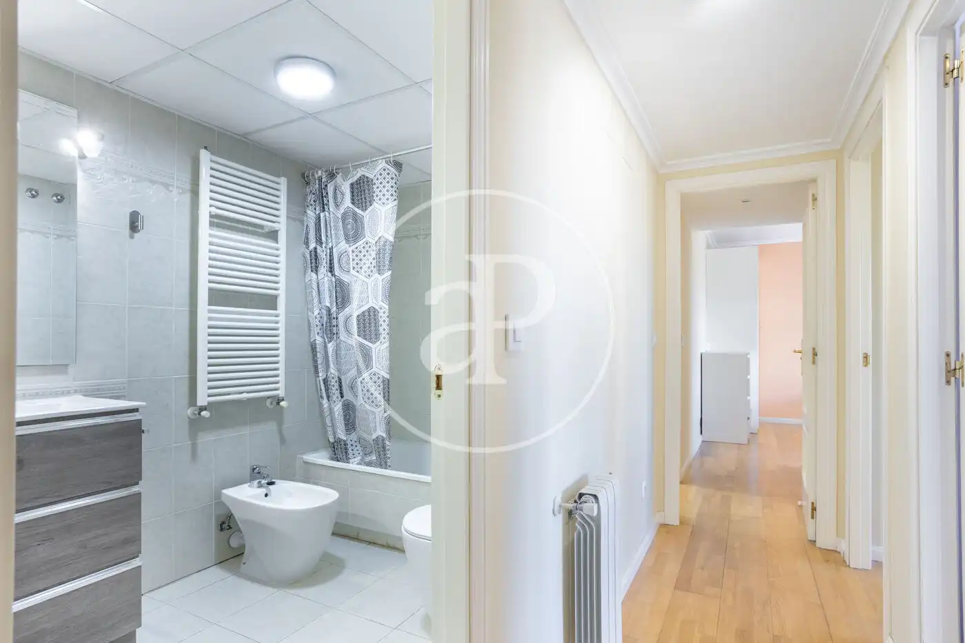 Badezimmer von Wohnung zur Miete in Valencia mit Klimaanlage, Heizung und Privatgarten