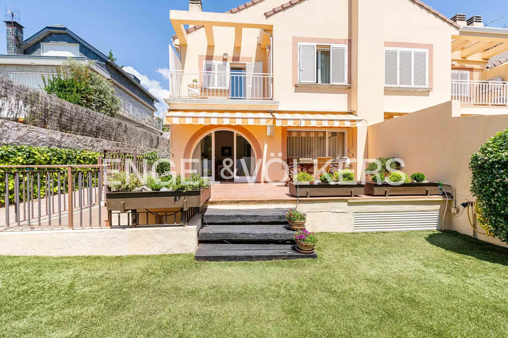 Exterior view of Detached homes for sale in El Escorial  with Heating, Private garden and Terrace