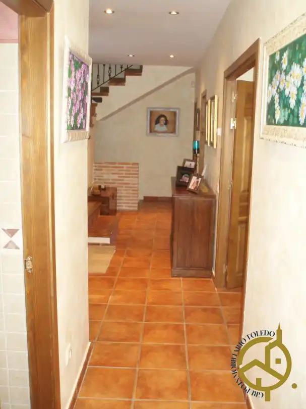 Houses for sale in Nambroca  with Air Conditioner, Heating and Private garden