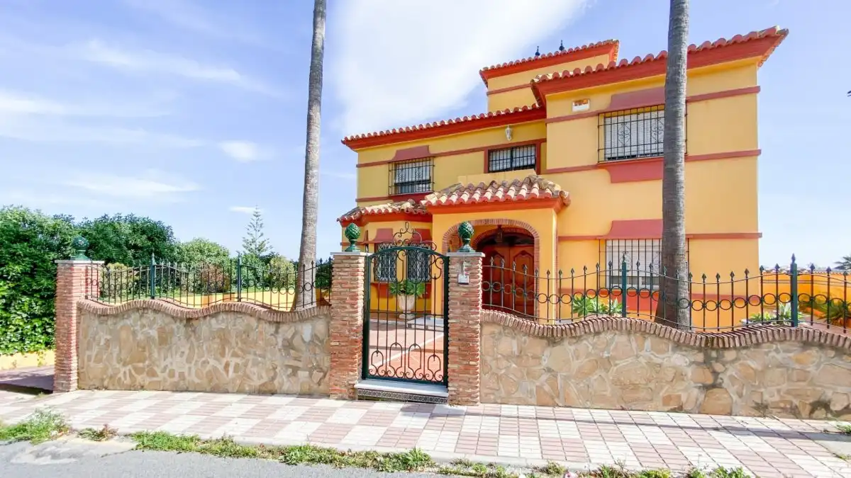 Vista exterior de Casa o chalet en venta en Mijas con Calefacción, Jardín privado y Terraza