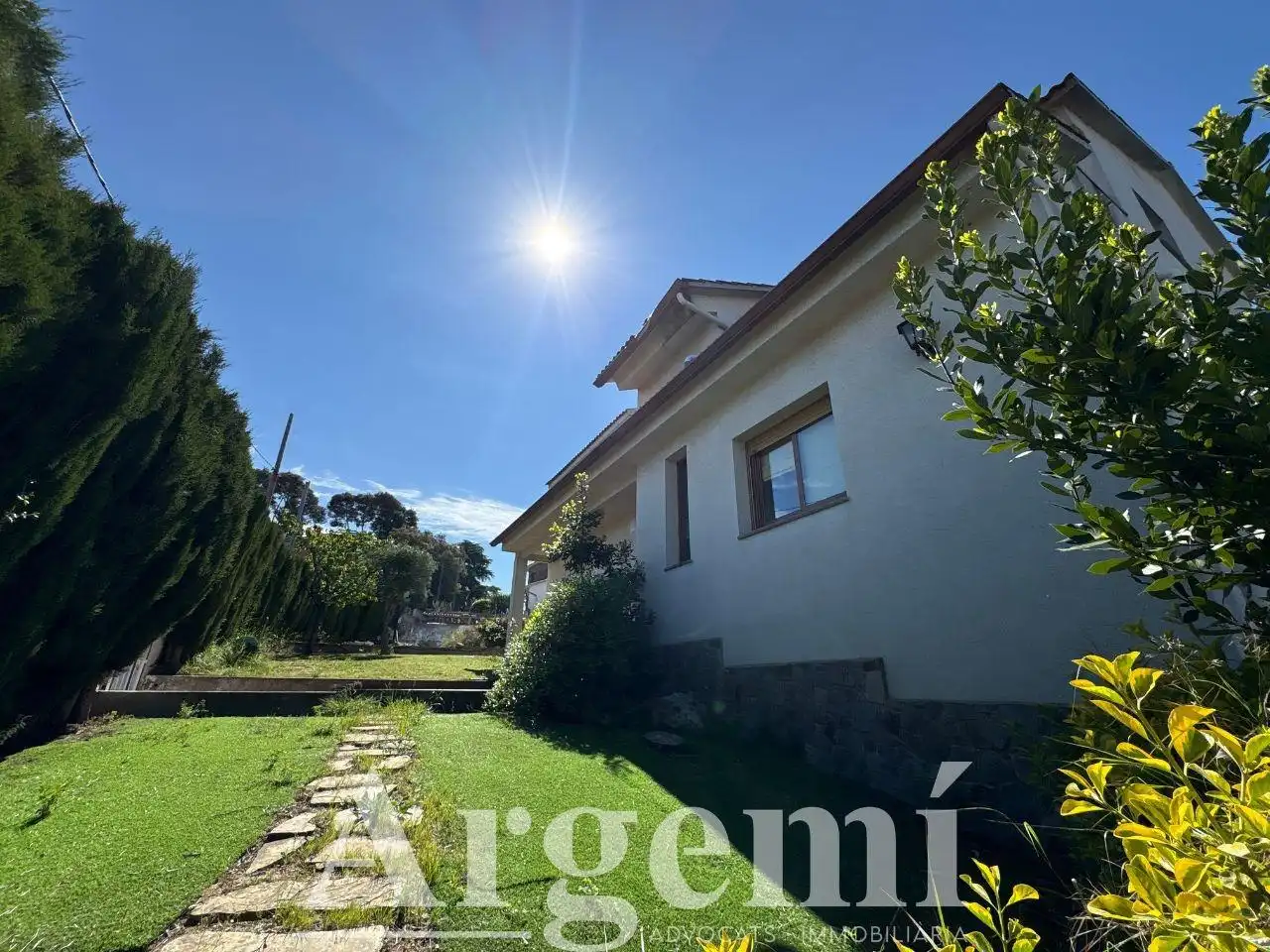 Vista exterior de Casa o xalet en venda en Palau-solità i Plegamans amb Aire condicionat, Calefacció i Jardí privat