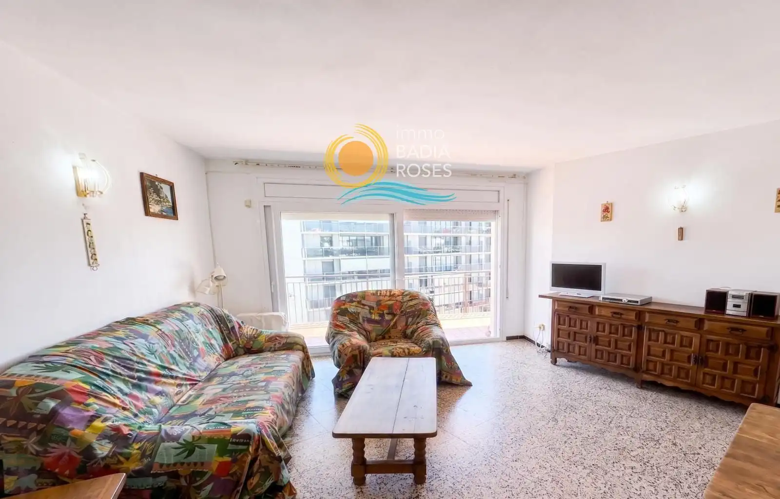 Sala d'estar de Pis en venda en Roses amb Calefacció, Terrassa i Moblat