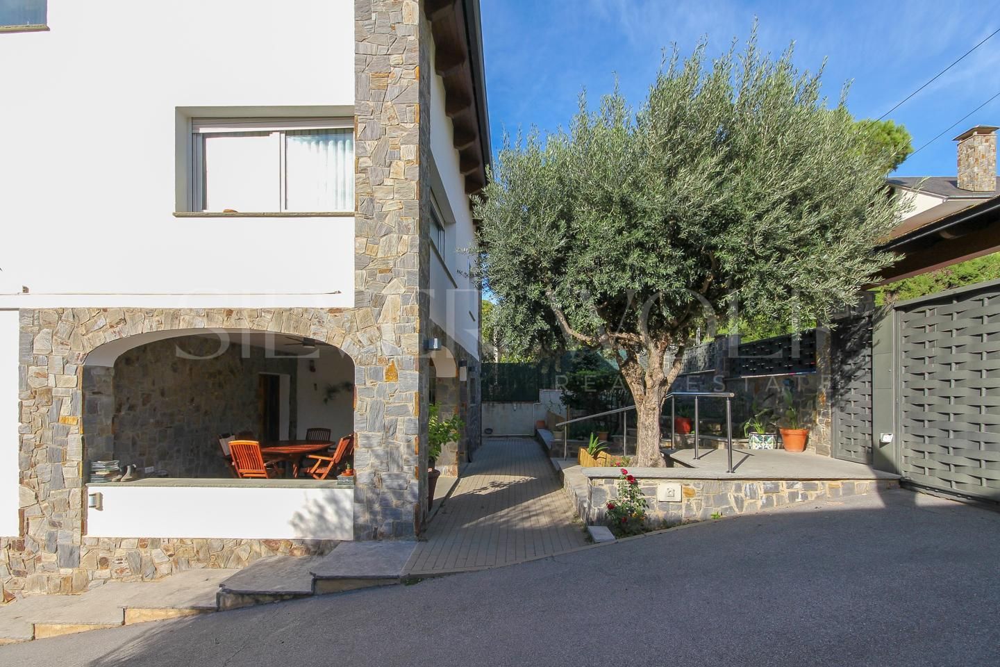 Vista exterior de Casa o xalet en venda en Palau-solità i Plegamans amb Aire condicionat, Calefacció i Jardí privat