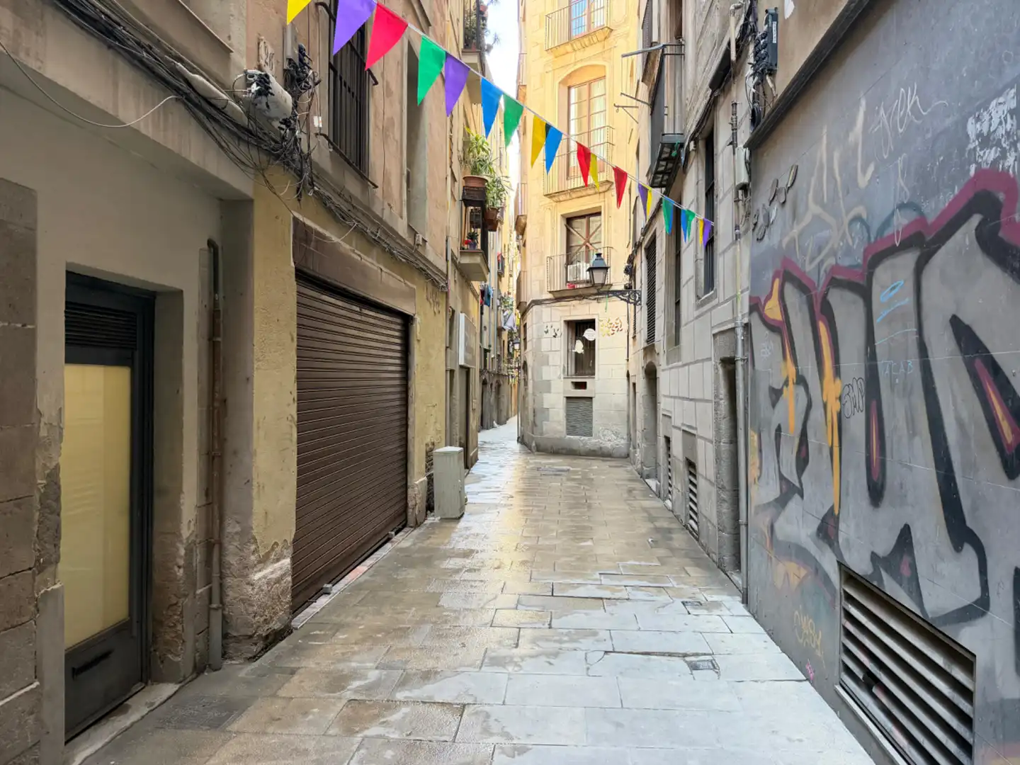 Vista exterior de Piso en venta en Barcelona con Horno y Balcón
