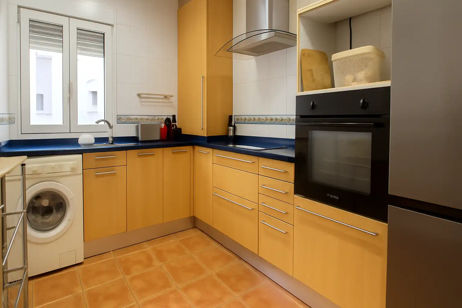 Cocina de Apartamento de alquiler en Marbella con Aire acondicionado, Terraza y Trastero