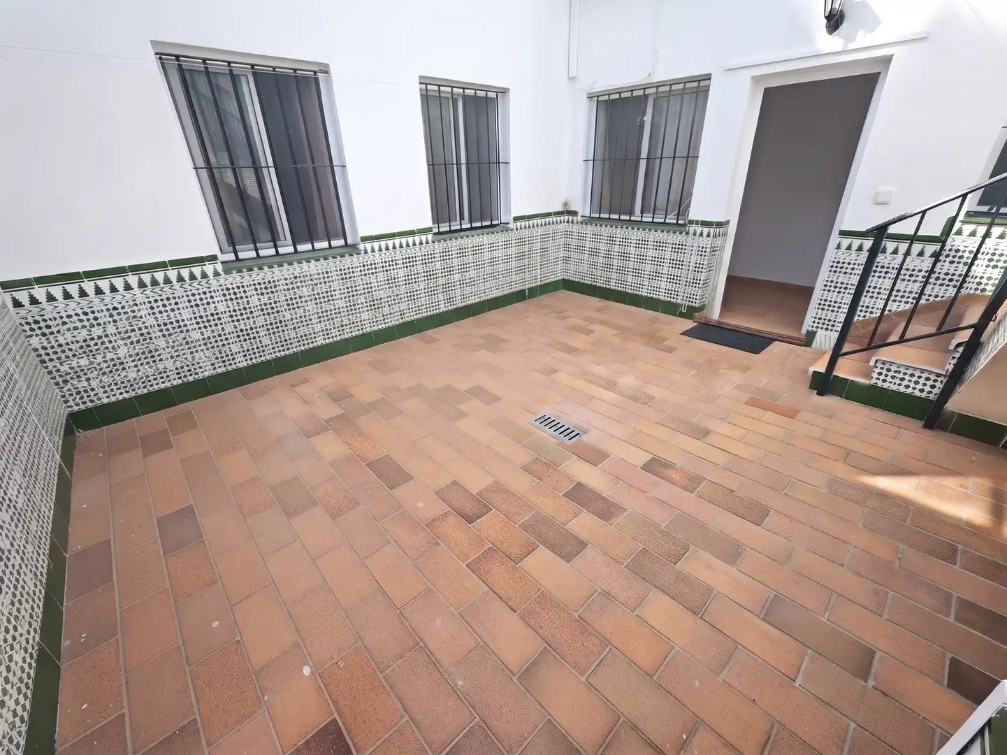 Terrasse von Einfamilien-Reihenhaus zum Verkauf in El Puerto de Santa María mit Klimaanlage, Heizung und Terrasse