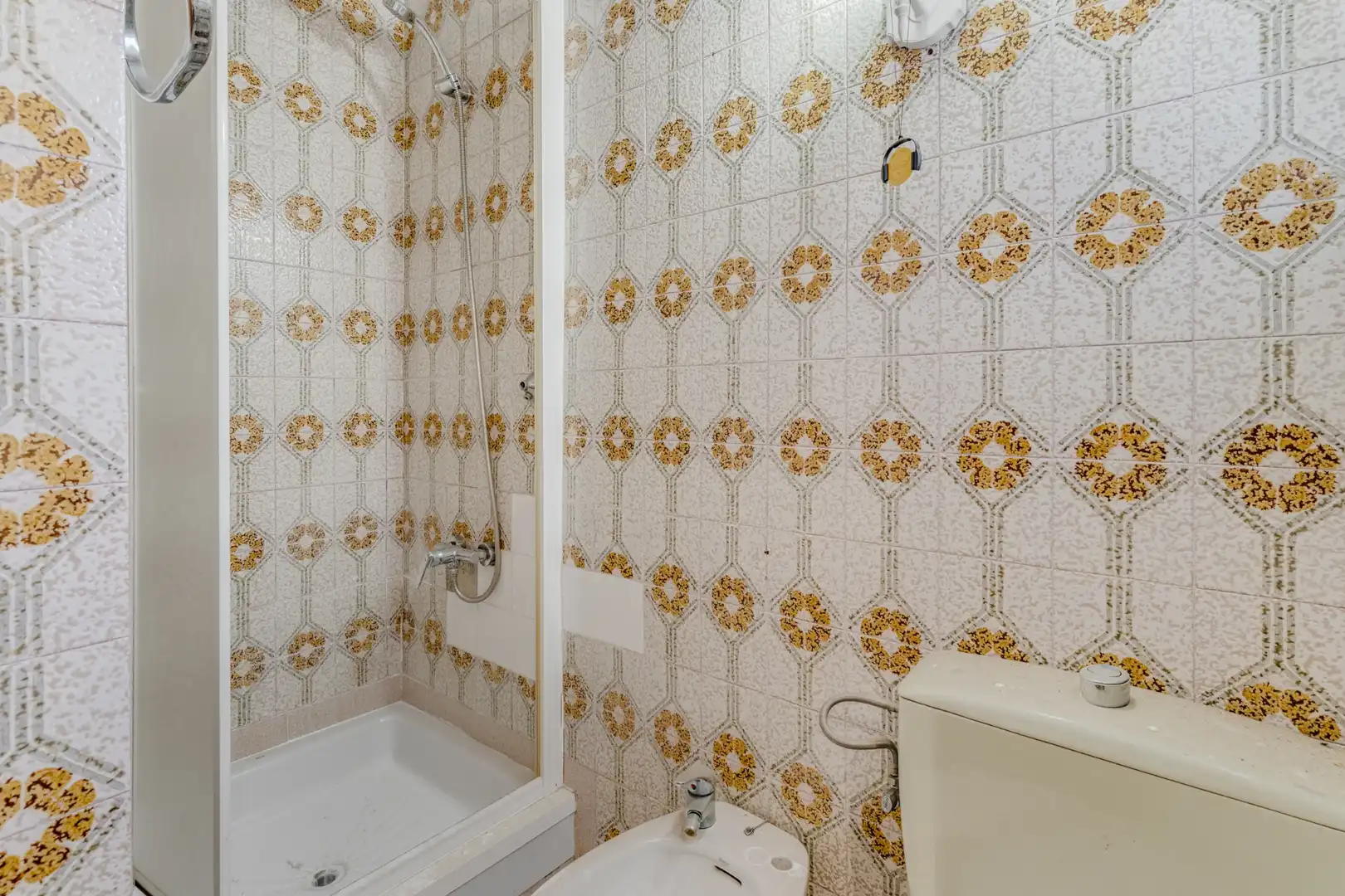 Badezimmer von Wohnung zum Verkauf in Barcelona mit Heizung, Ofen und Balkon