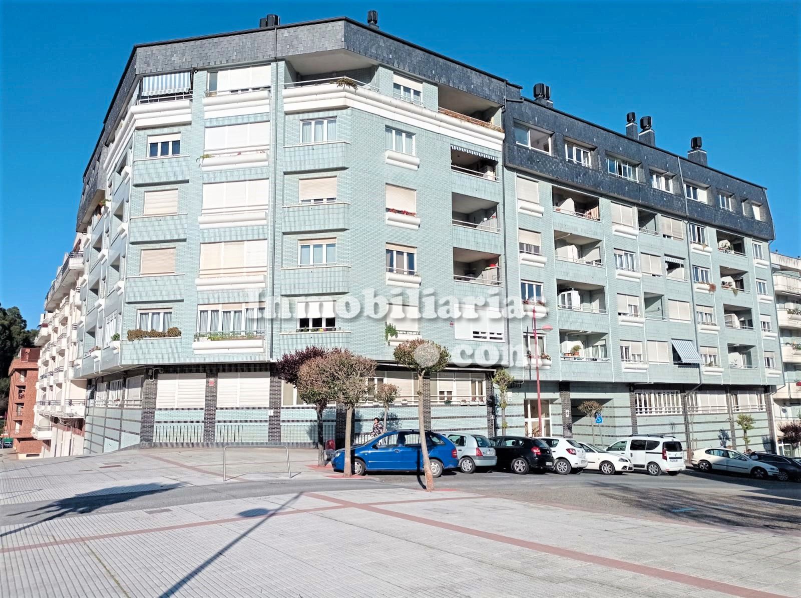 Vista exterior de Dúplex en venda en Castro-Urdiales amb Calefacció, Terrassa i Traster