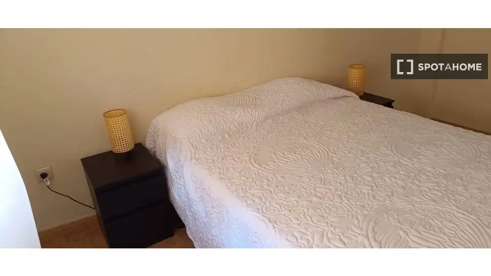 Habitación de Piso de alquiler en Sagunto / Sagunt con Aire acondicionado, Calefacción y Amueblado