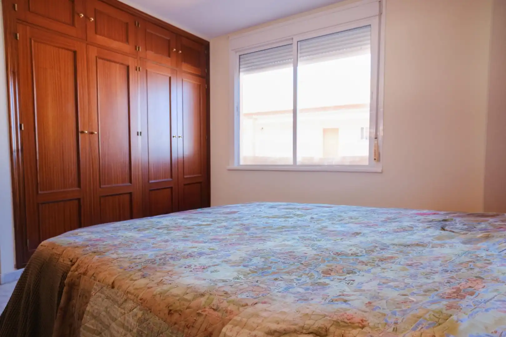 Schlafzimmer von Dachboden zum Verkauf in Pilas mit Klimaanlage und Terrasse
