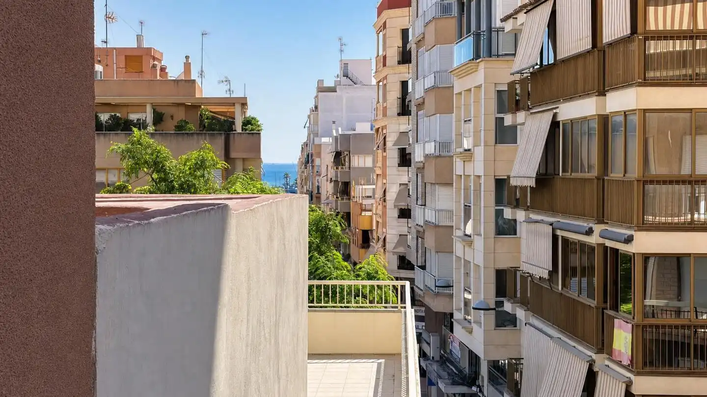 Außenansicht von Maisonette zum Verkauf in Santa Pola mit Klimaanlage, Terrasse und Möbliert