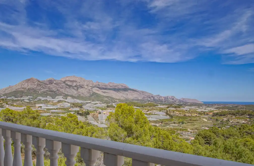 Außenansicht von Haus oder Chalet zum Verkauf in La Nucia mit Terrasse, Fernseher und Balkon