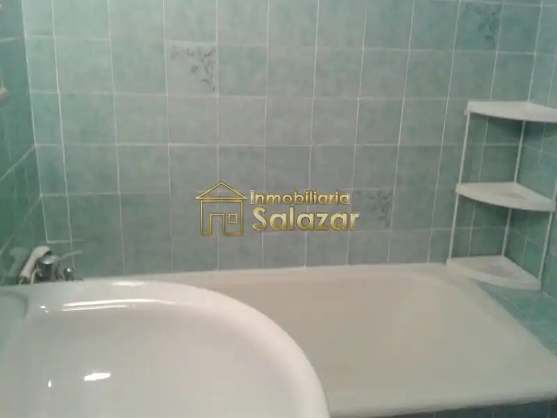 Bany de Apartament de lloguer en Bilbao  amb Calefacció i Microones