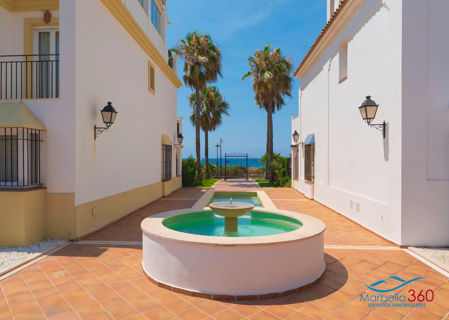 Vista exterior de Casa adosada en venta en Marbella con Aire acondicionado, Calefacción y Jardín privado