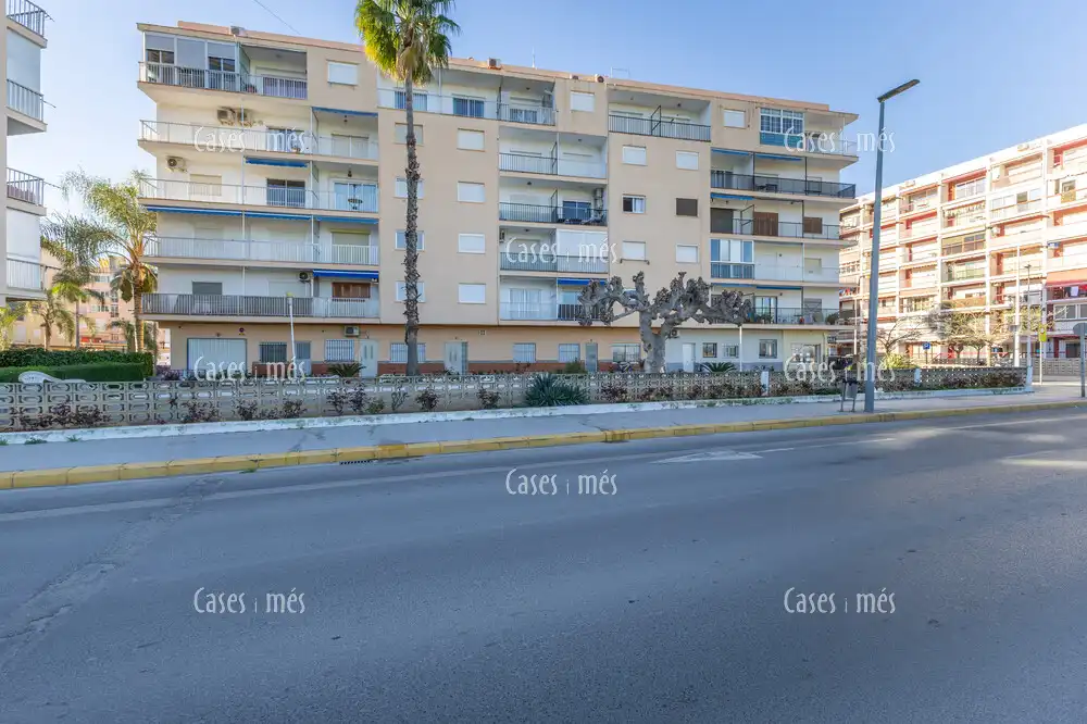 Vista exterior de Apartamento en venta en La Pobla de Farnals con Terraza, Amueblado y Piscina comunitaria