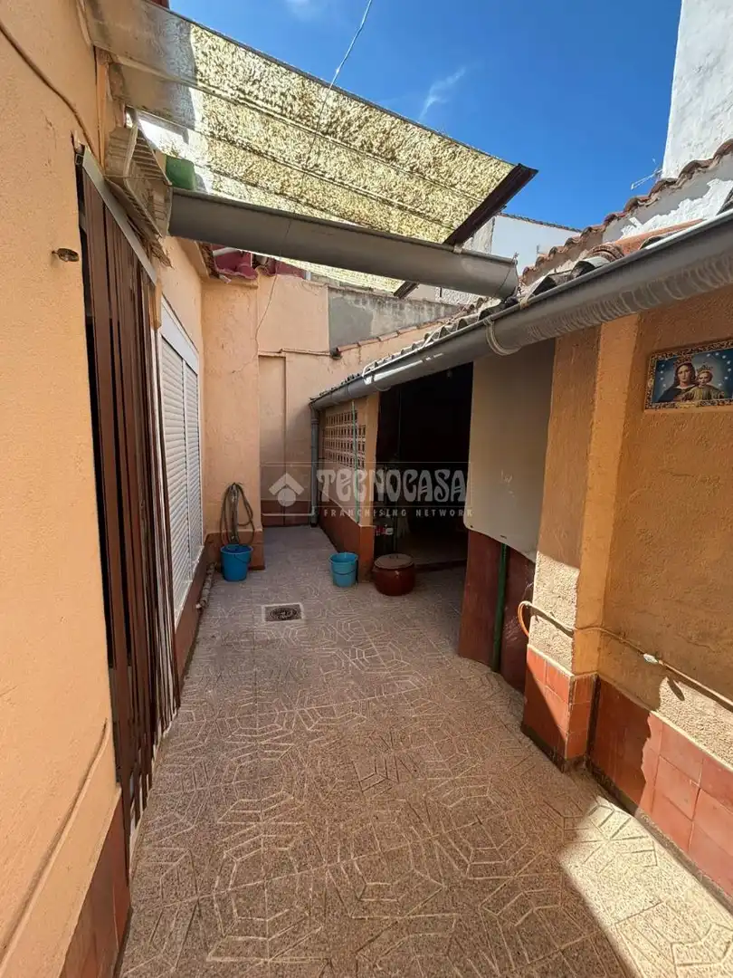 Vista exterior de Casa adosada en venta en Puertollano