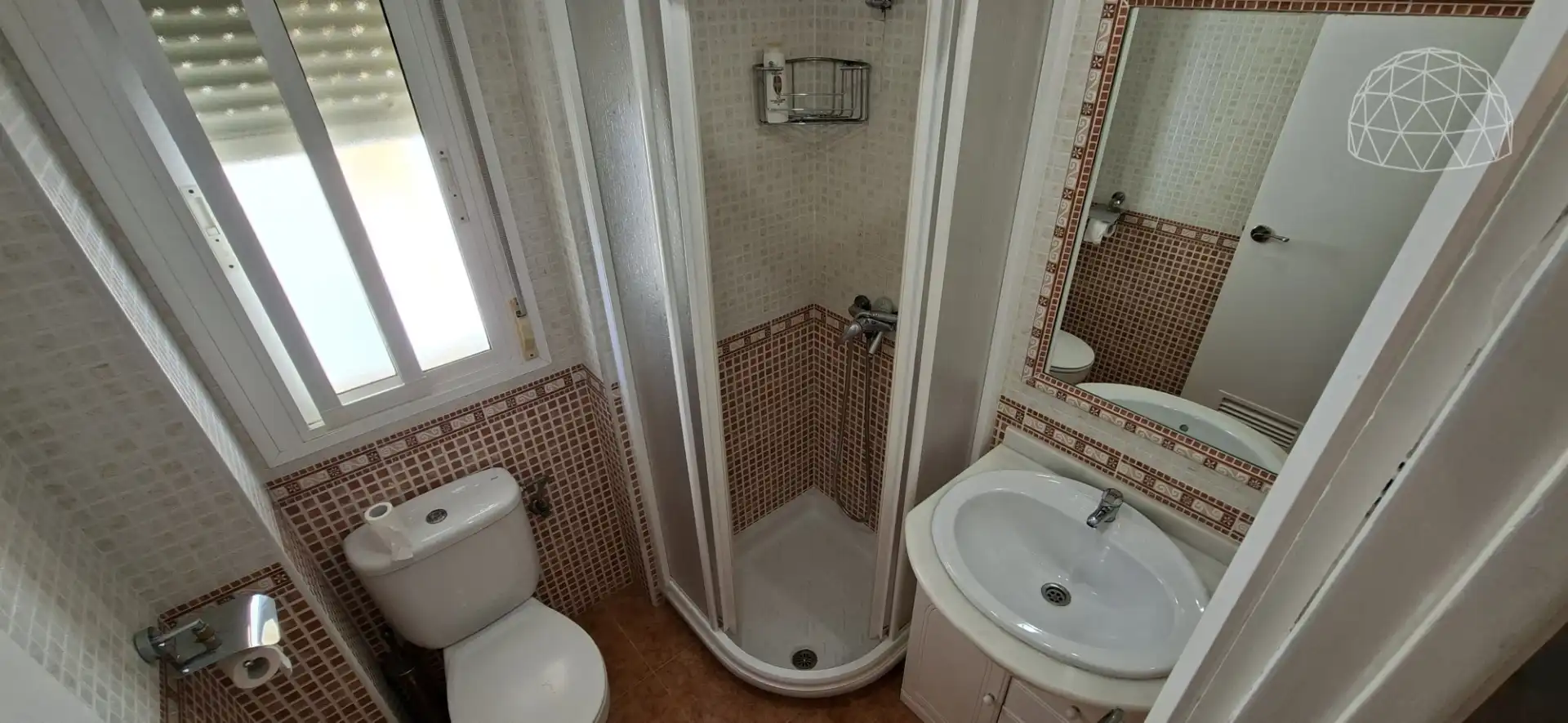 Bathroom of Flat for sale in Sevilla  with Air Conditioner, Private garden and Furnished