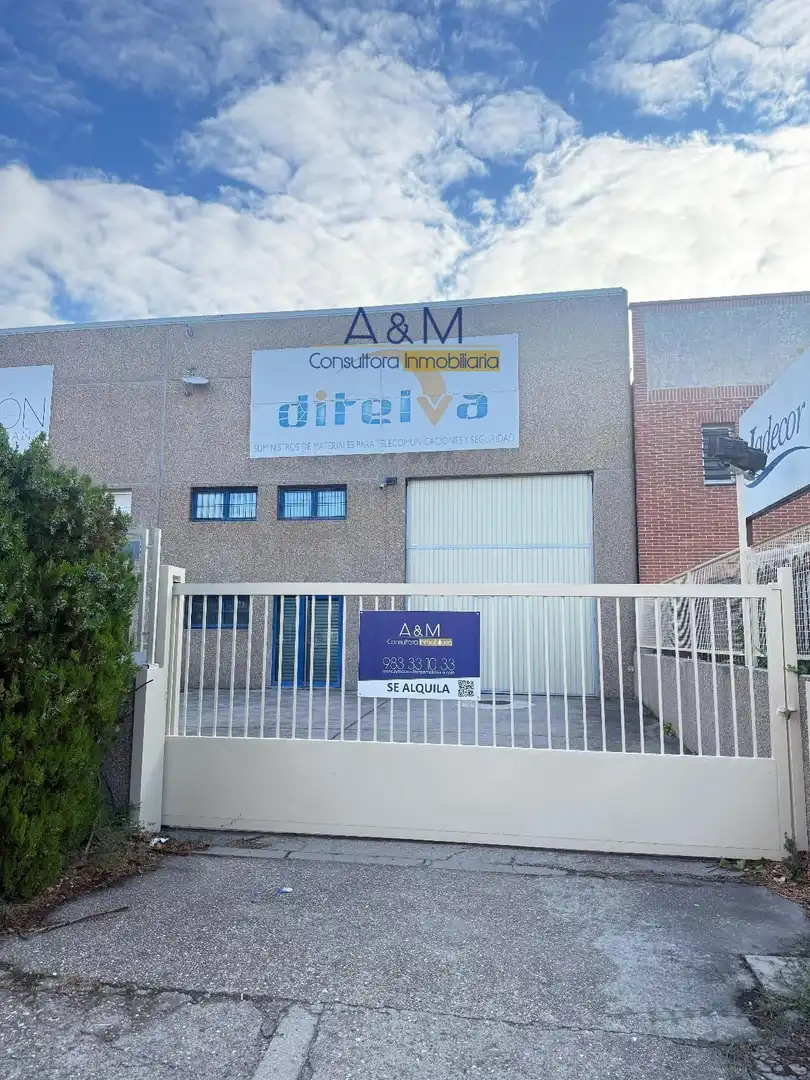Außenansicht von Fabrikhallen zur Miete in Valladolid mit Heizung