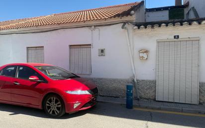 Vista exterior de Casa o xalet en venda en Cúllar Vega amb Jardí privat i Terrassa