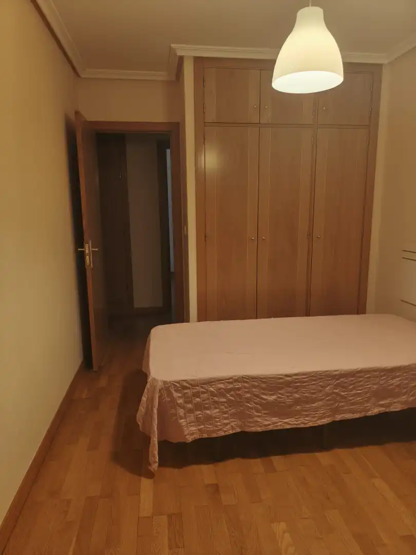 Bedroom of Flat for rent in Cuenca  with Air Conditioner, Heating and Parquet flooring