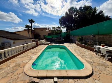 Detached house with pool for sale in Tulipa