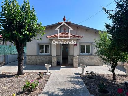 Vista exterior de Casa o xalet en venda en Parets del Vallès amb Calefacció, Terrassa i Piscina