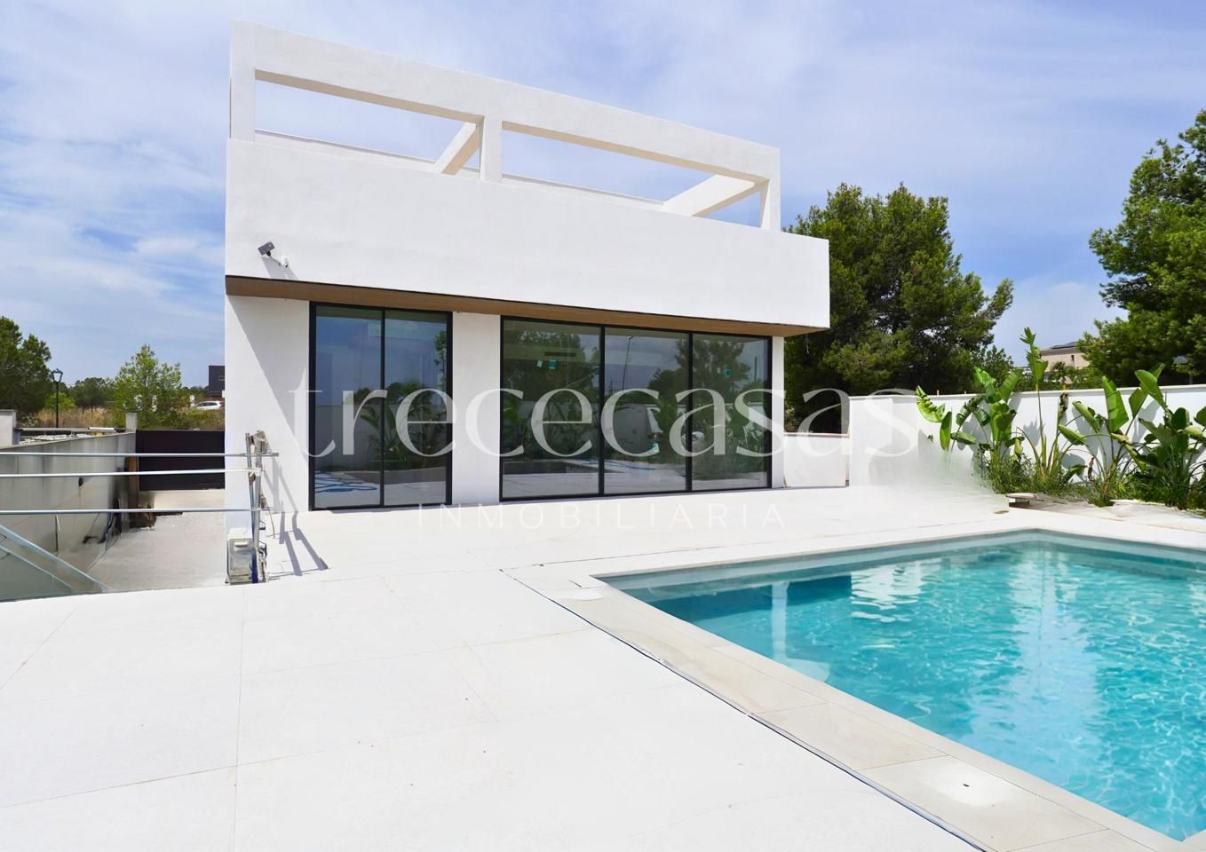 Vista exterior de Casa o xalet en venda en Godella amb Aire condicionat, Calefacció i Jardí privat