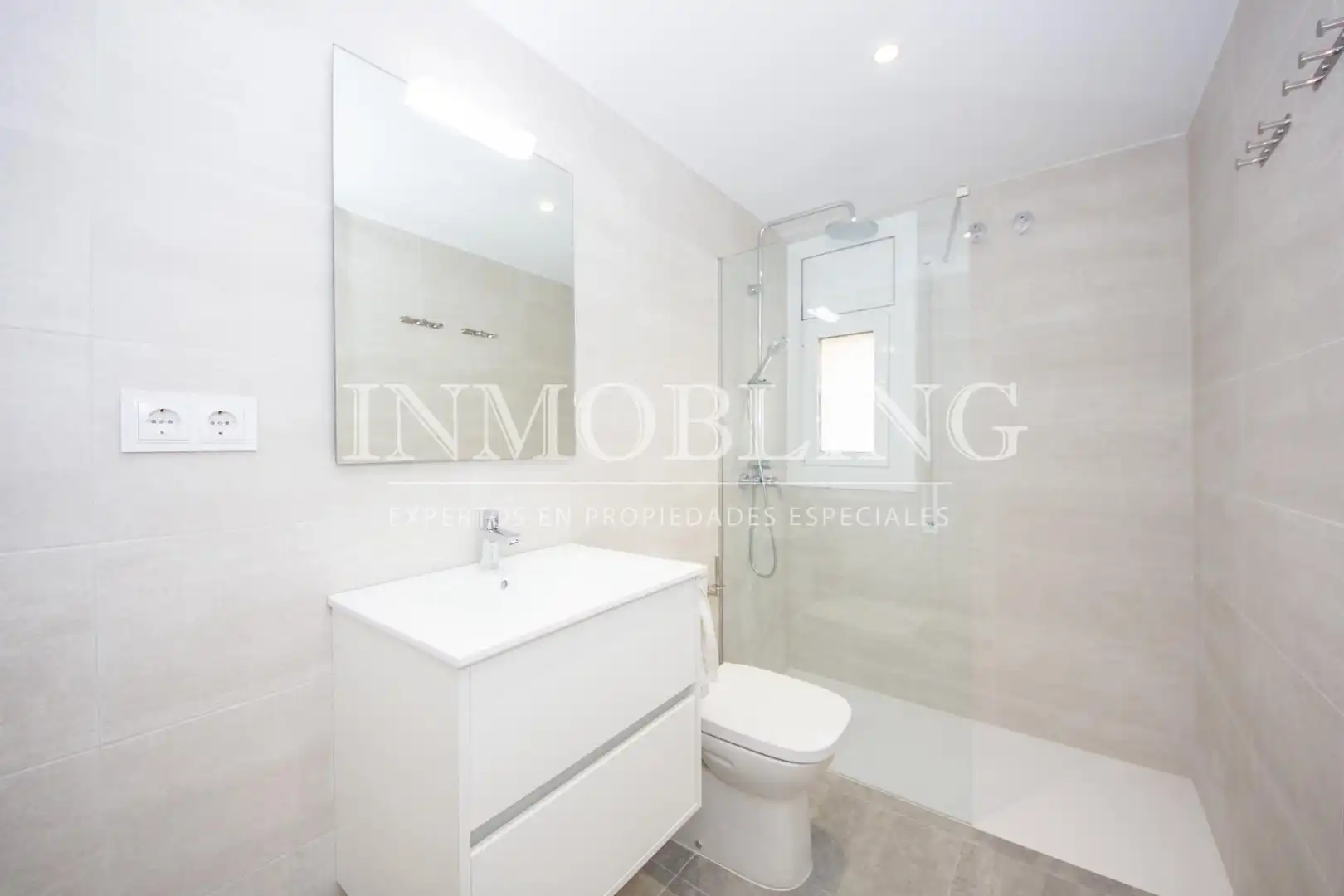 Baño de Piso de alquiler en Mataró con Aire acondicionado y Parquet