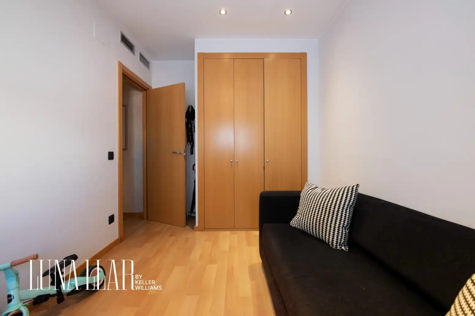 Bedroom of Flat for sale in Castelldefels  with Parquet flooring, Terrace and Balcony