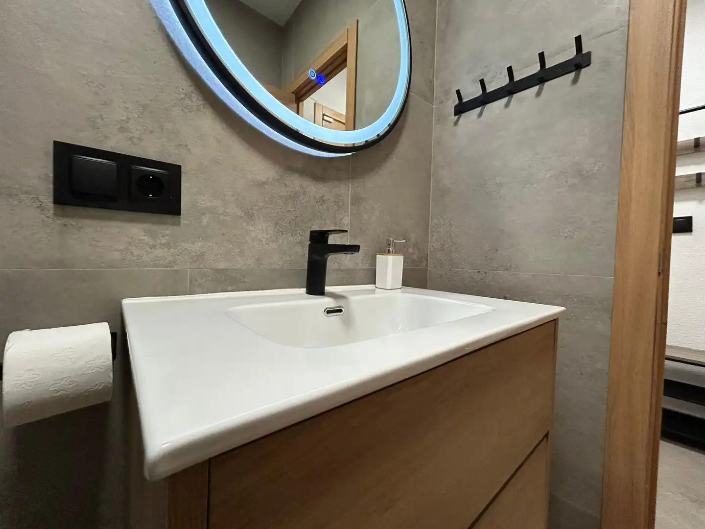 Baño de Apartamento en venta en Torrevieja con Aire acondicionado, Amueblado y Balcón