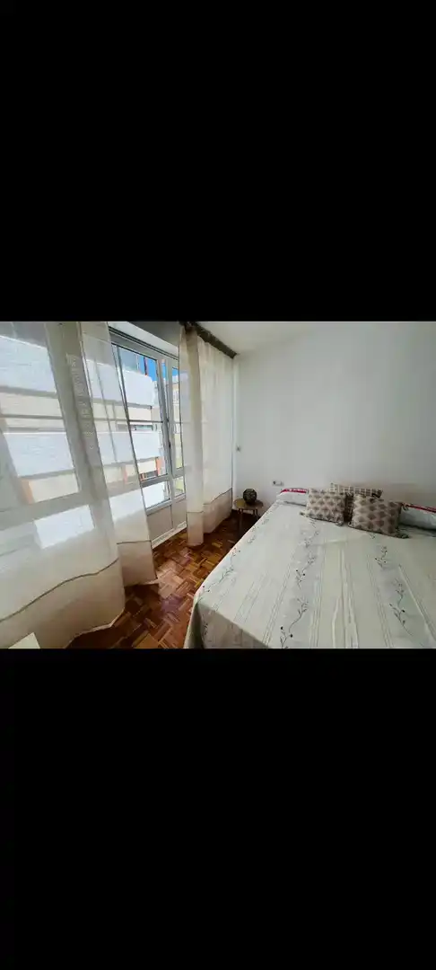 Schlafzimmer von Wohnung zur Miete in Ferrol mit Parkett und Möbliert