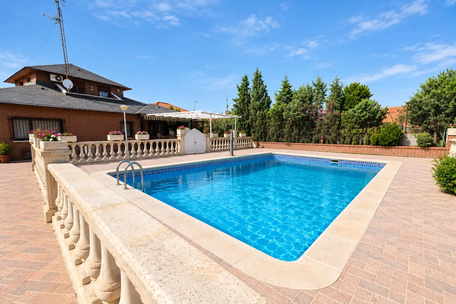 Swimming pool of Houses for sale in Recas  with Air Conditioner, Heating and Private garden
