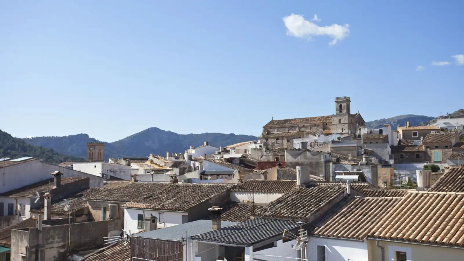 Außenansicht von Einfamilien-Reihenhaus zum Verkauf in Pollença mit Klimaanlage, Heizung und Terrasse